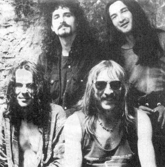4happyhawks.JPG (132456 bytes)