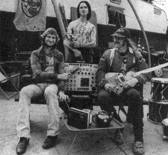 scaryhawks.JPG (132190 bytes)